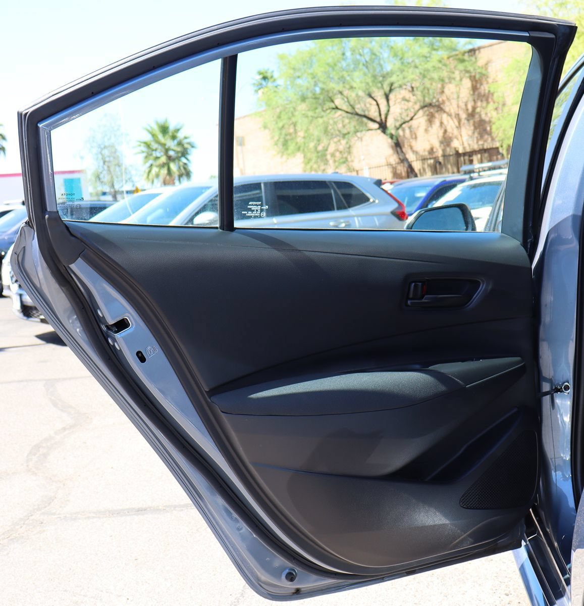Used 2022 Toyota Corolla LE FWD image 29