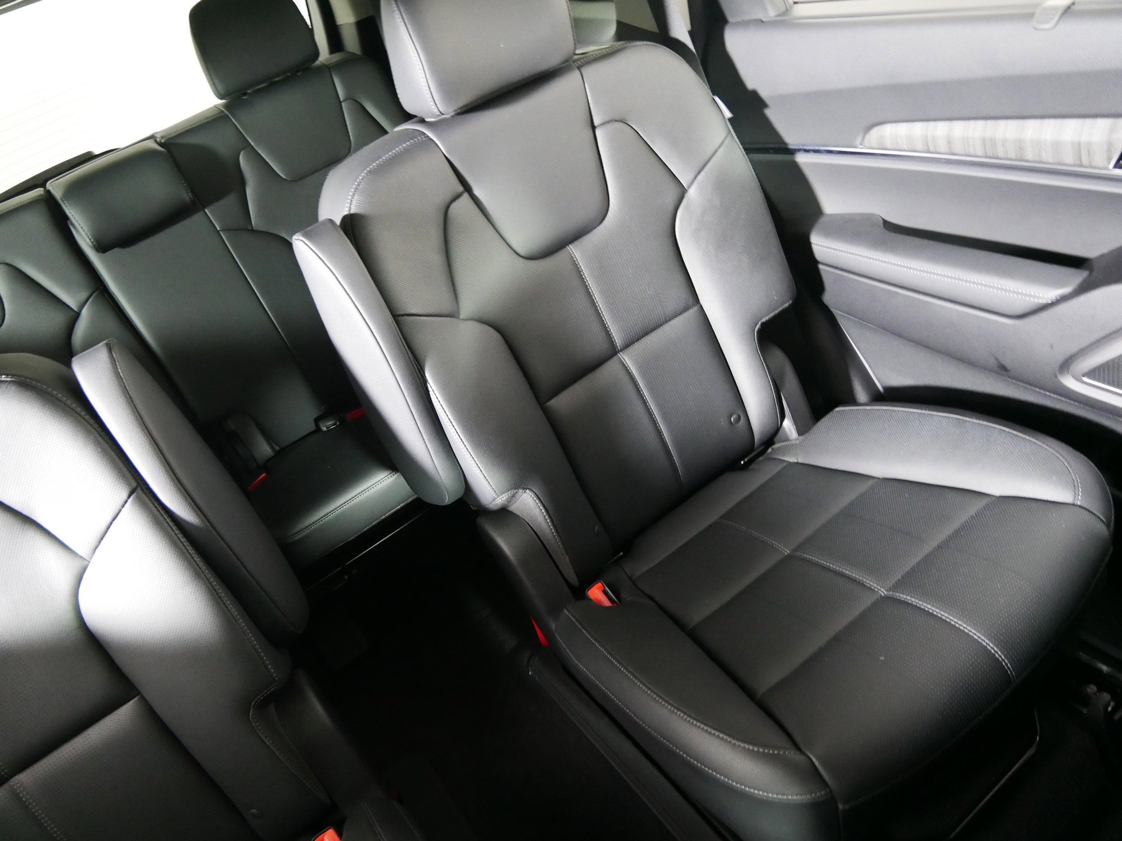 Used 2024 Kia Telluride EX w/ EX Captain's Chair Package image 14