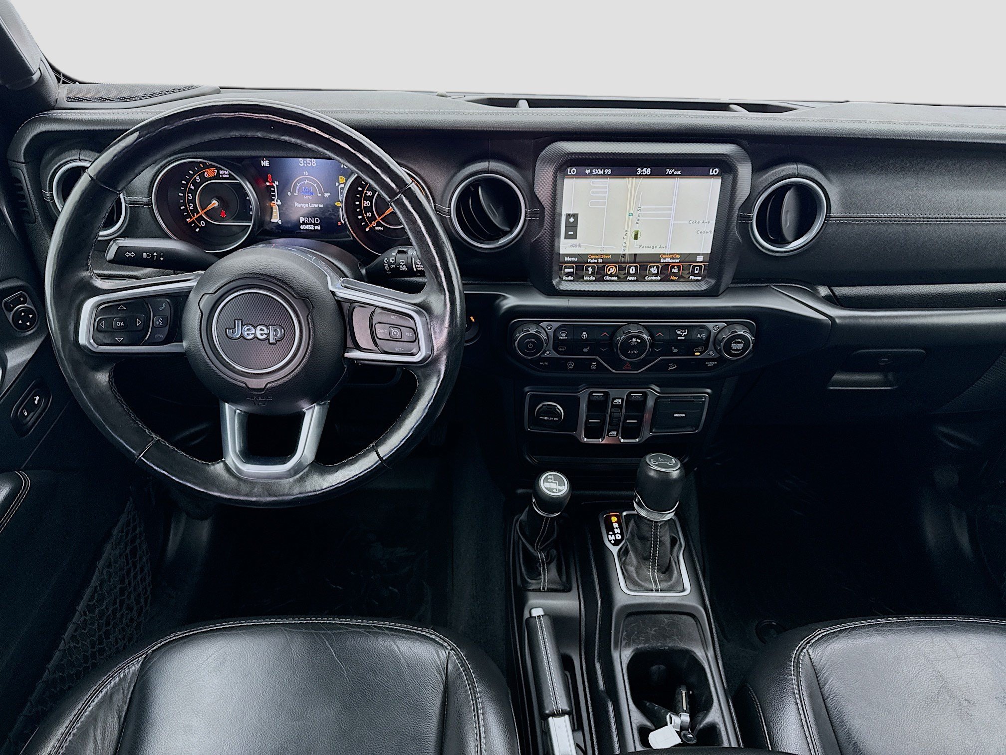 Used 2018 Jeep Wrangler Unlimited Sahara AWD/4WD image 14