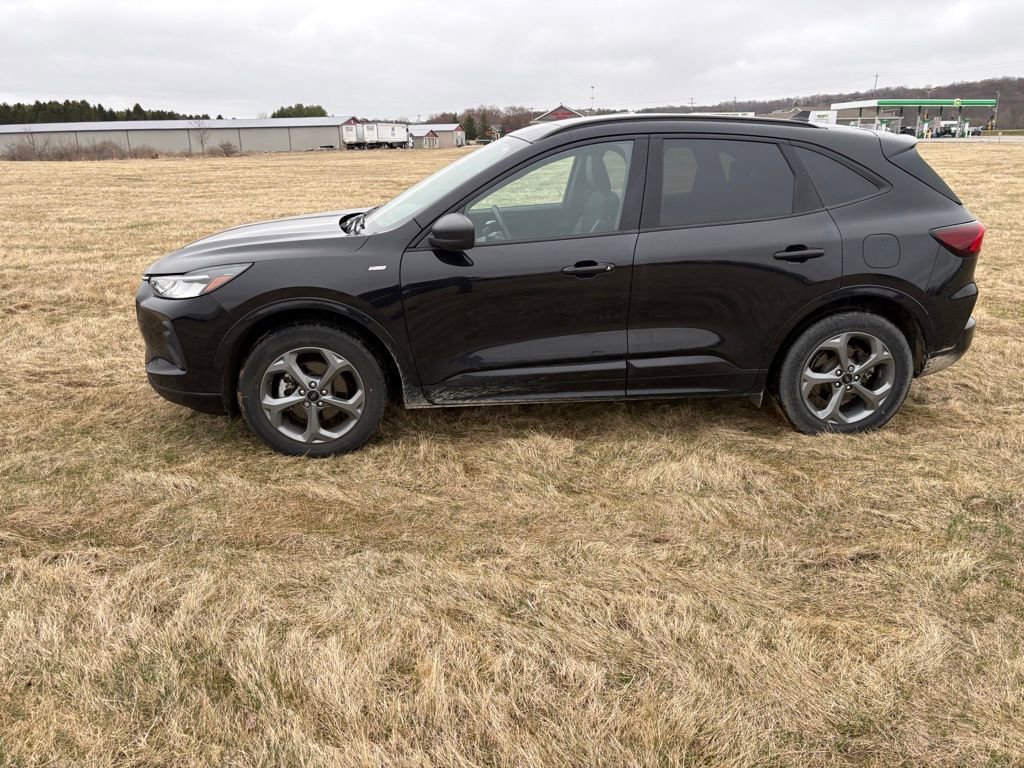 Used 2023 Ford Escape ST-Line w/ Tech Pack #1 image 5