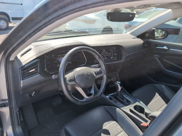 Used 2023 Volkswagen Jetta SE image 8