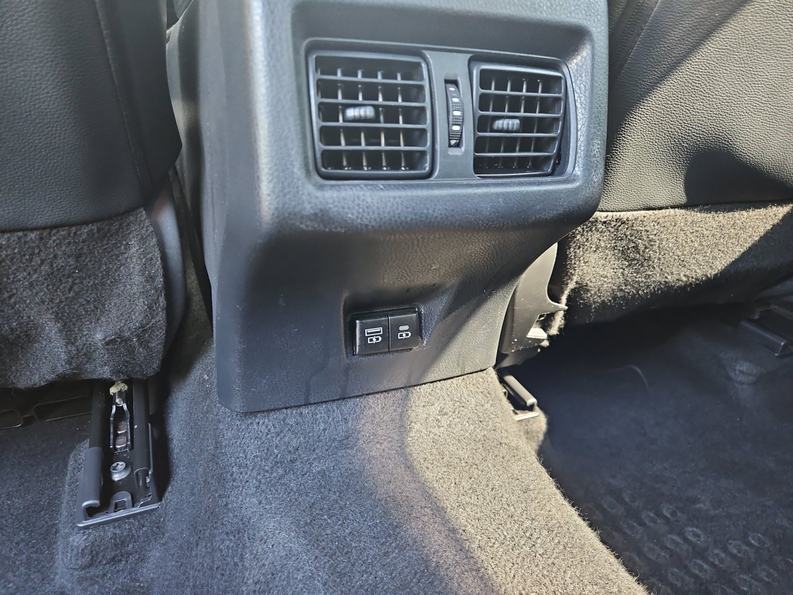 Used 2025 Toyota Camry SE FWD image 13