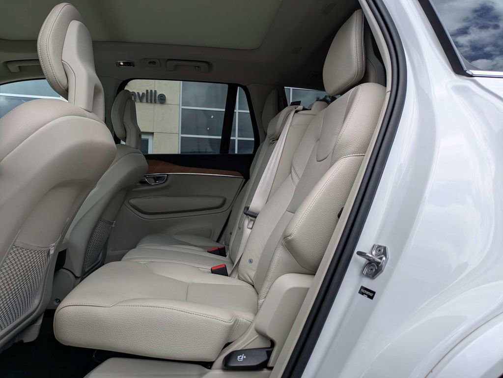 Used 2021 Volvo XC90 T6 Momentum w/ Climate Package AWD/4WD image 16