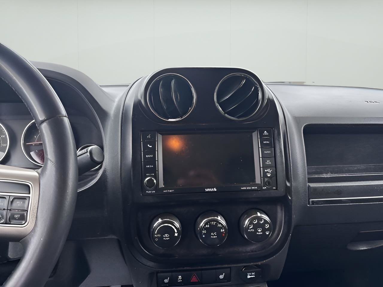 Used 2014 Jeep Patriot Limited AWD/4WD image 23