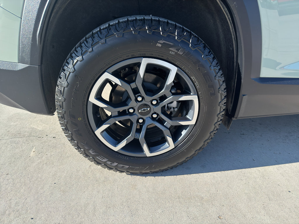 Used 2025 Chevrolet Equinox ACTIV w/ Safety and Technology Package image 22