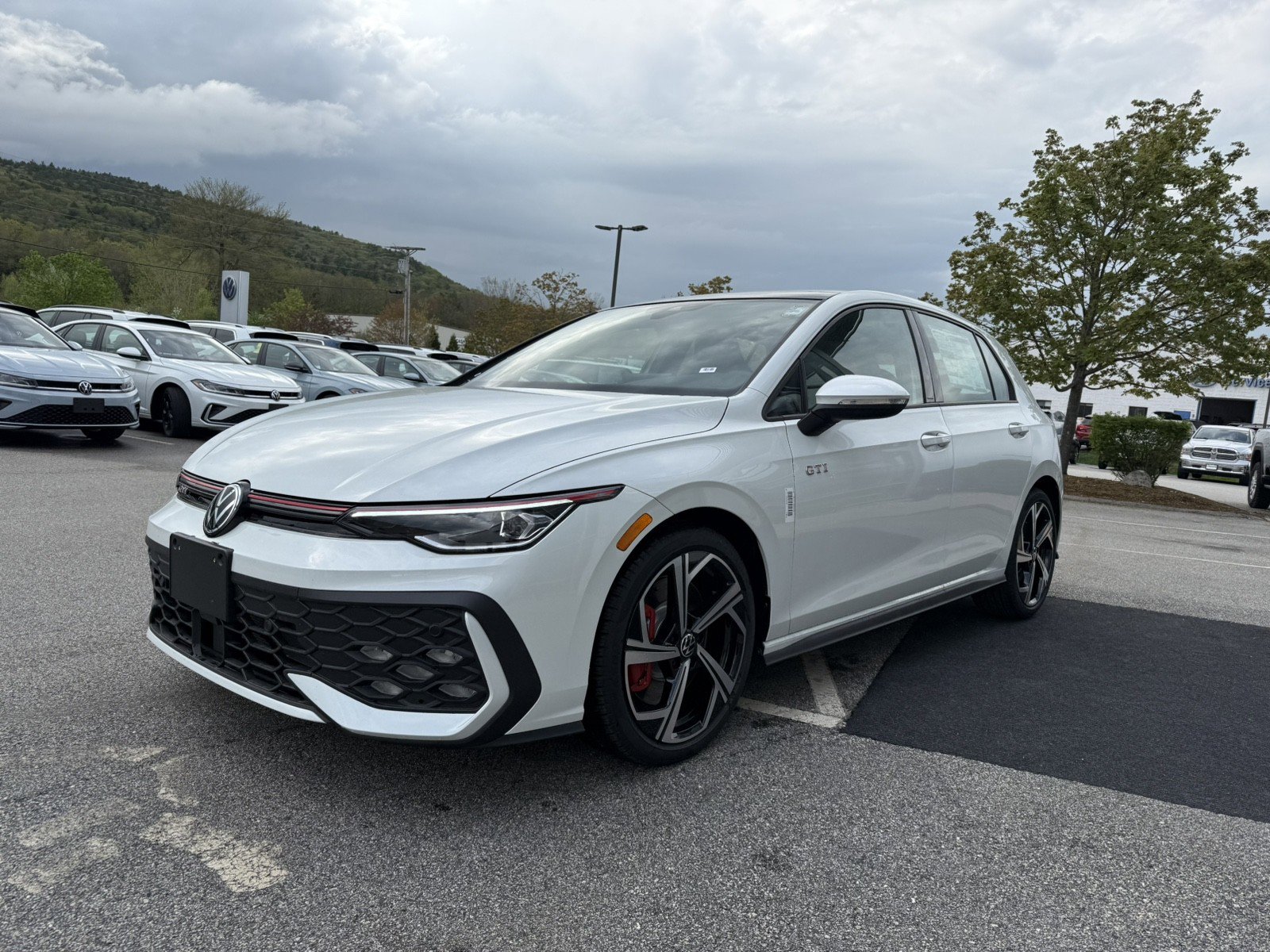 New 2025 Volkswagen GTI SE image 7