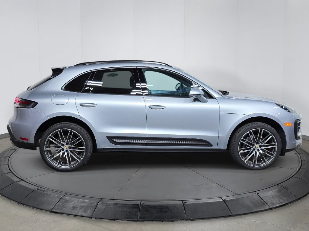 Certified 2026 Porsche Macan AWD/4WD image 8