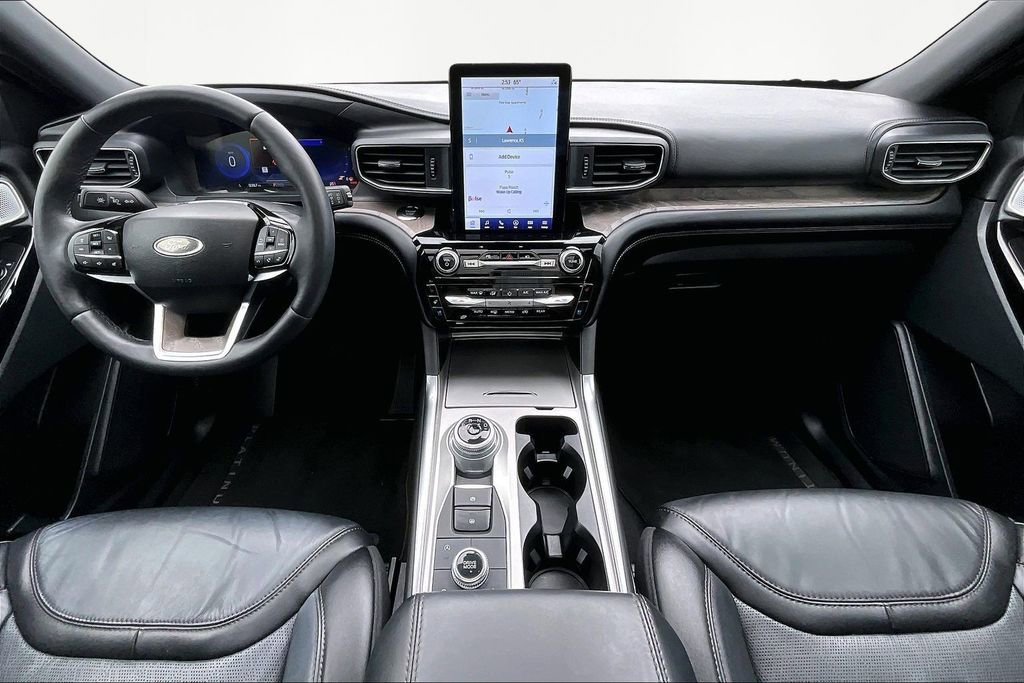 Certified 2023 Ford Explorer Platinum w/ Technology Package AWD/4WD image 16