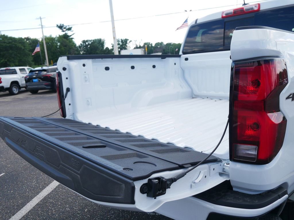 New 2025 Chevrolet Colorado LT w/ LT Convenience Package image 13