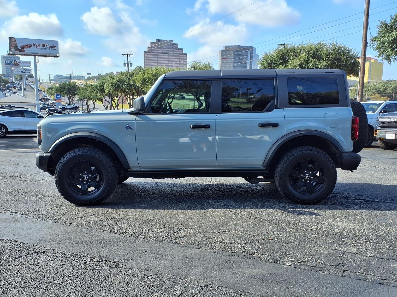 Certified 2024 Ford Bronco Black Diamond AWD/4WD image 9
