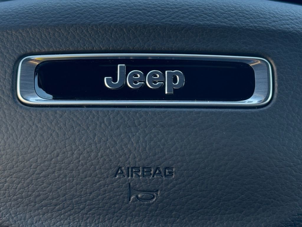 New 2026 Jeep Grand Cherokee Laredo AWD/4WD image 9