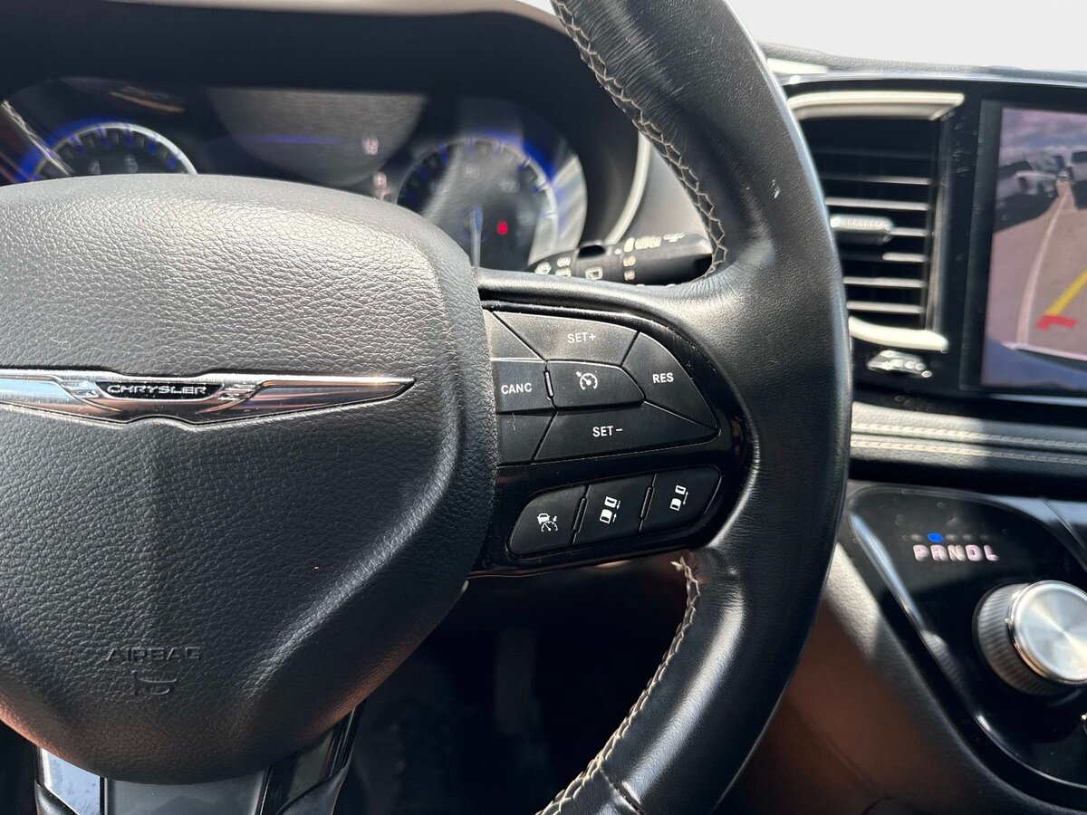 Used 2021 Chrysler Pacifica Touring w/ S Appearance Package FWD image 26