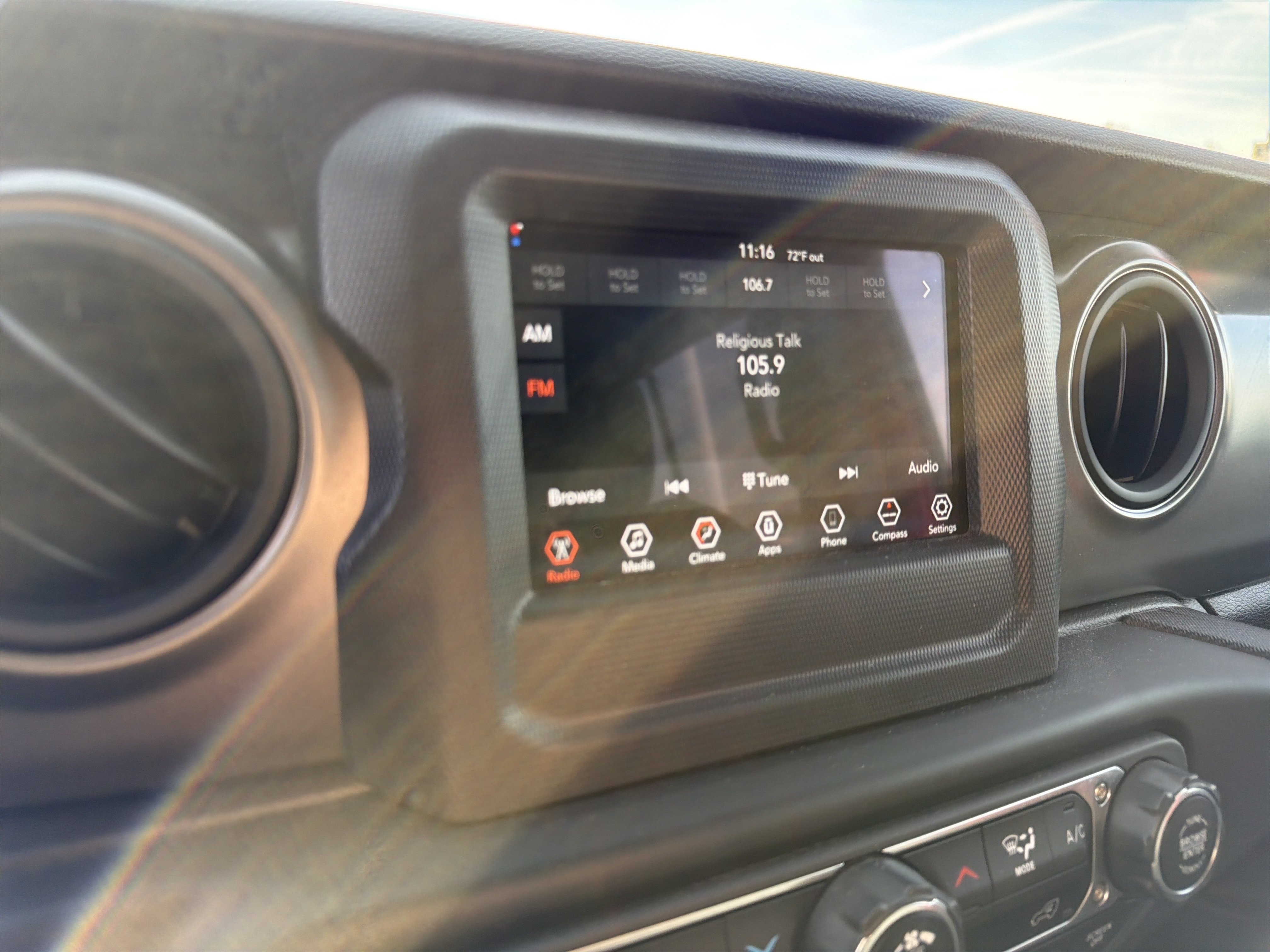 Used 2023 Jeep Gladiator Sport AWD/4WD image 15
