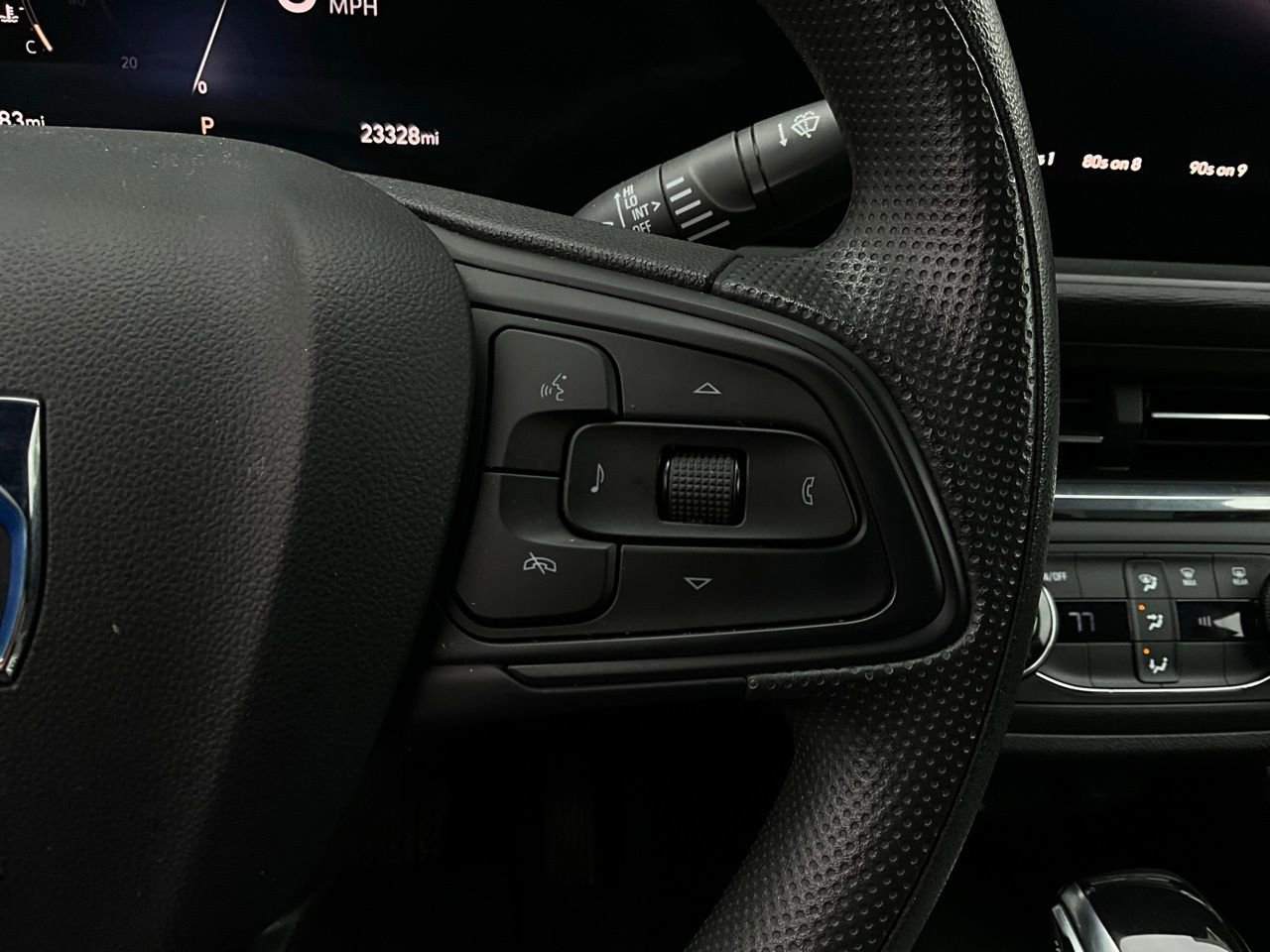 Used 2025 Buick Envista Preferred image 34