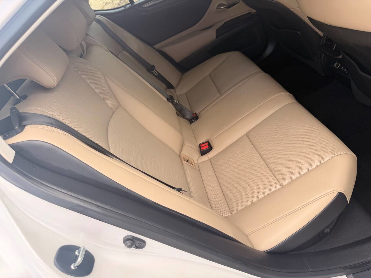 Used 2020 Lexus ES 300h FWD image 28