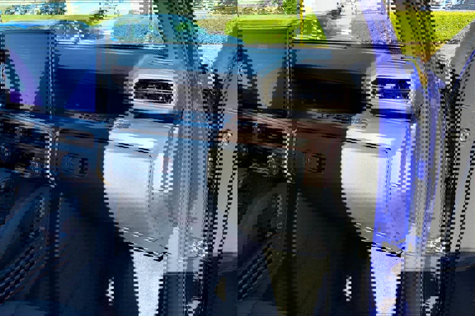 Used 2025 Toyota Tacoma TRD Off-Road image 17