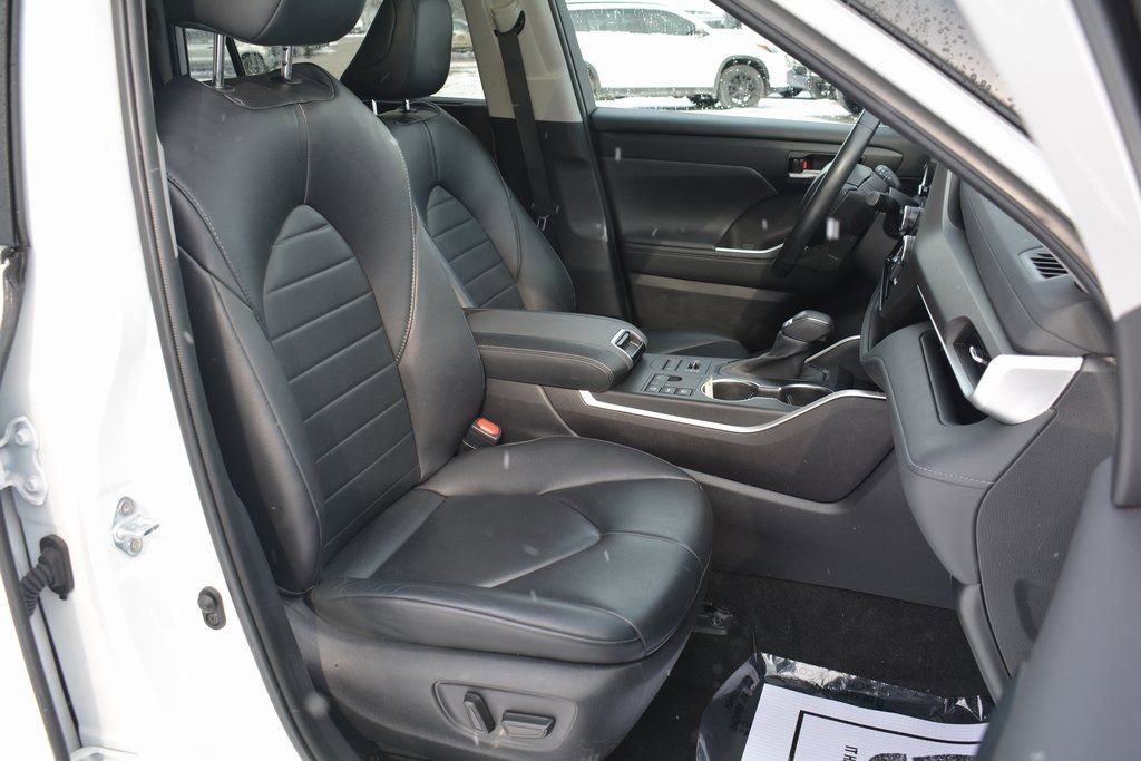 Used 2023 Toyota Highlander XLE image 20