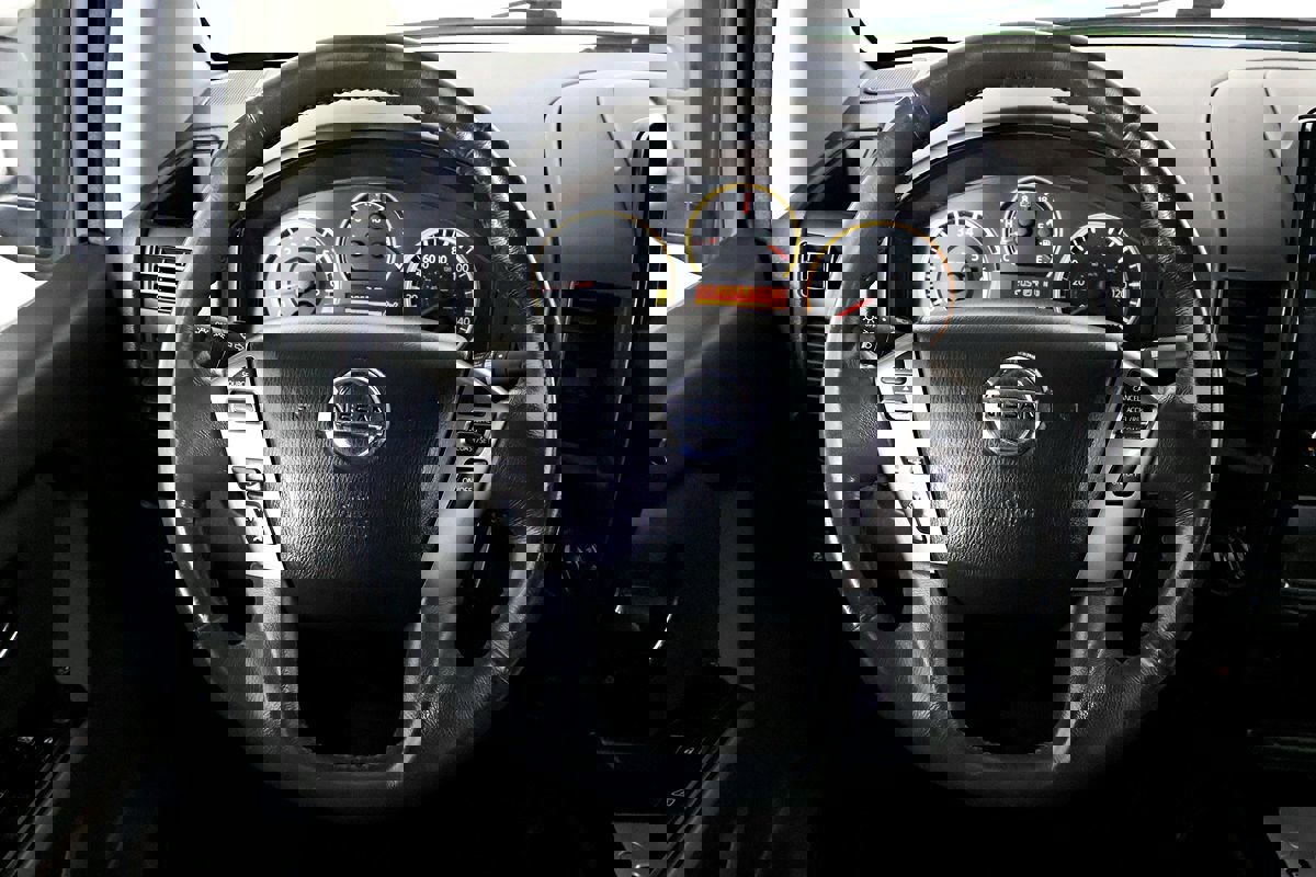 Used 2015 Nissan Titan SV image 38