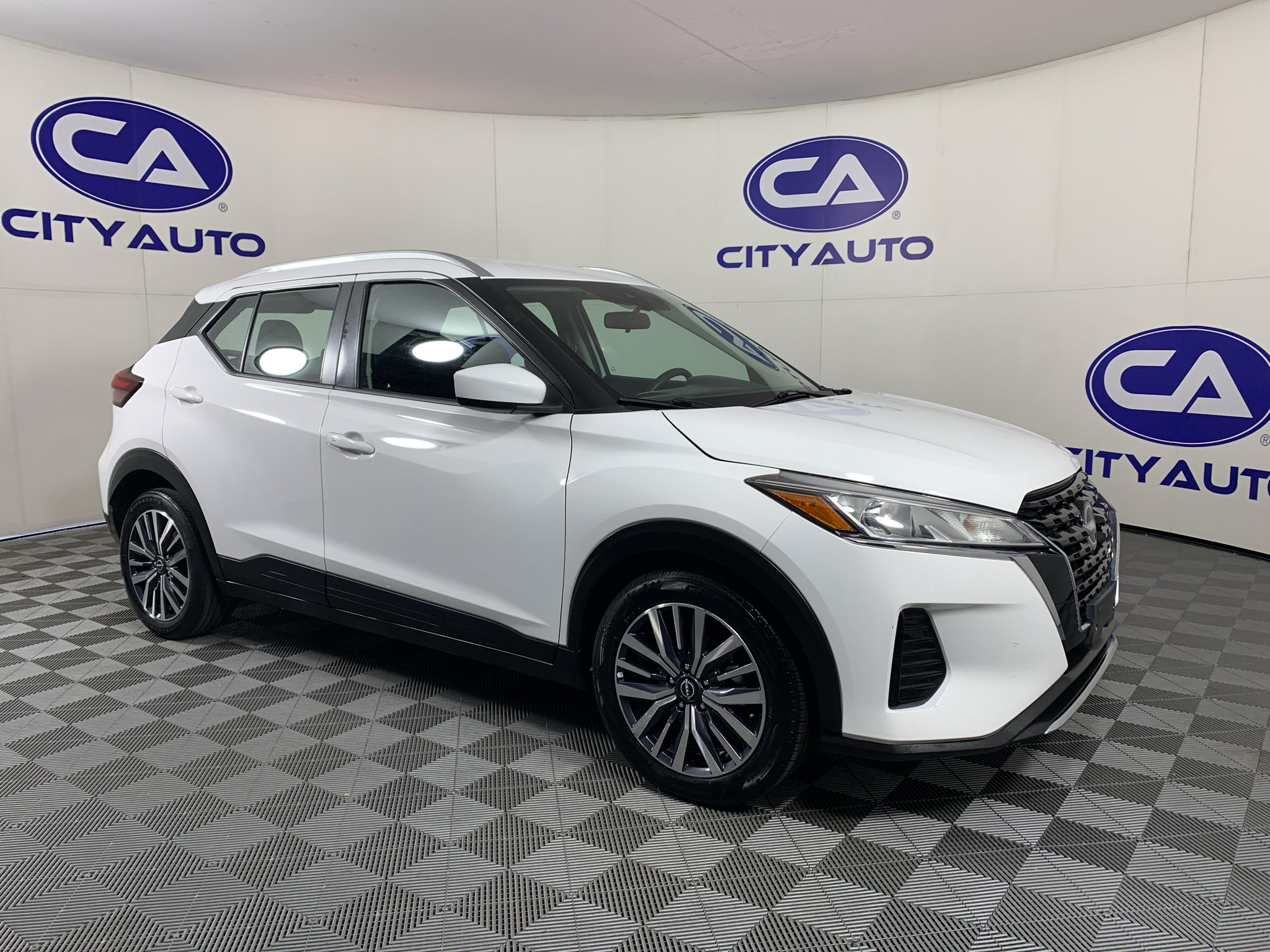 Used 2022 Nissan Kicks SV FWD image 1