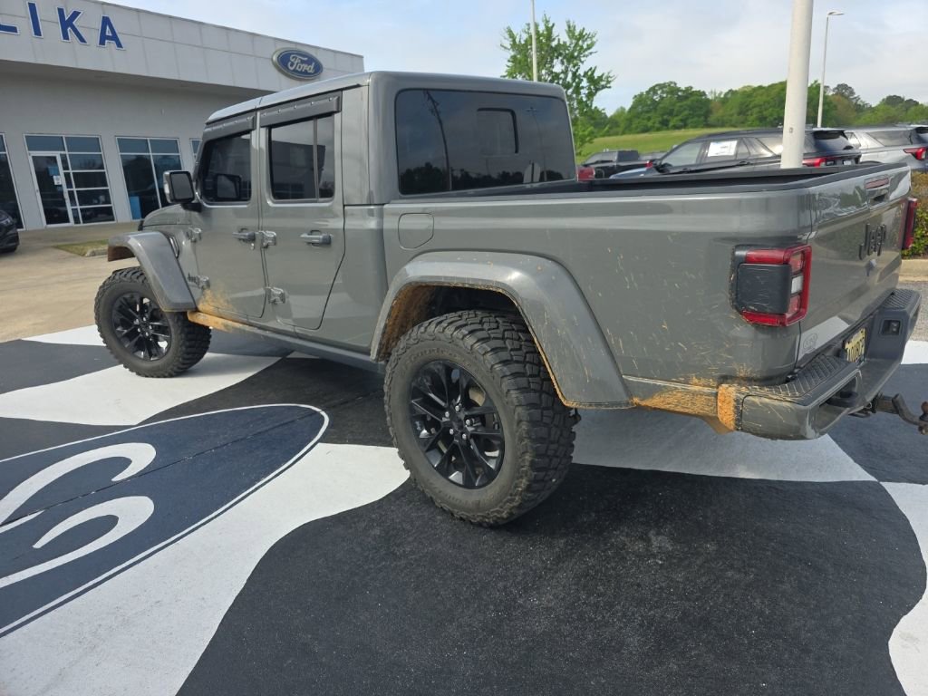 Used 2023 Jeep Gladiator Overland image 12