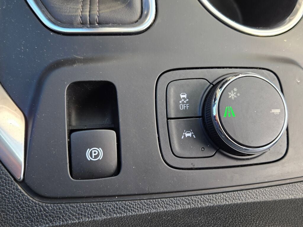 Used 2020 Chevrolet Traverse Premier w/ LPO, Floor Liner Package image 31