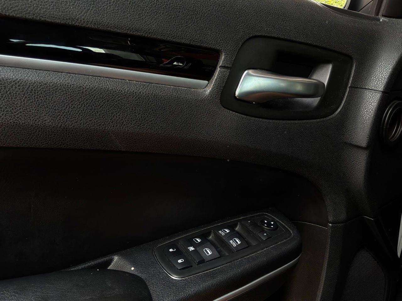 Used 2019 Chrysler 300 S RWD image 20