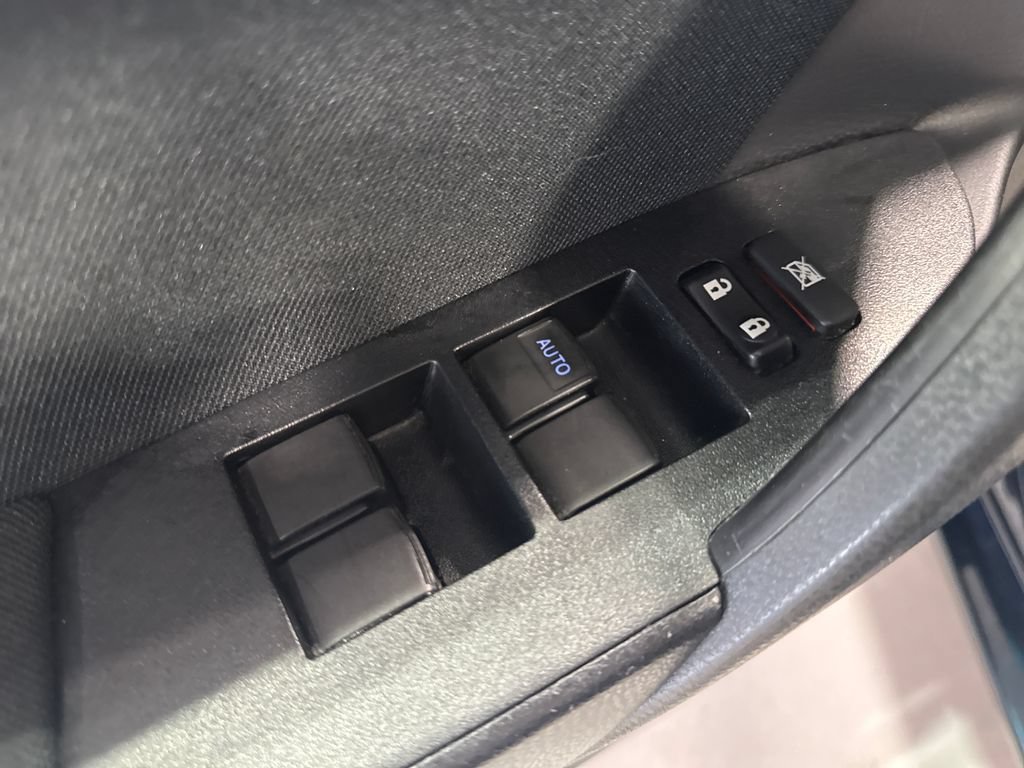 Used 2018 Toyota Corolla LE FWD image 28