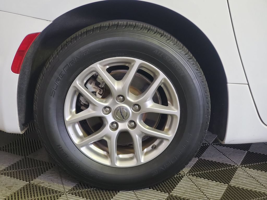 Used 2023 Chrysler Pacifica Touring-L FWD image 5