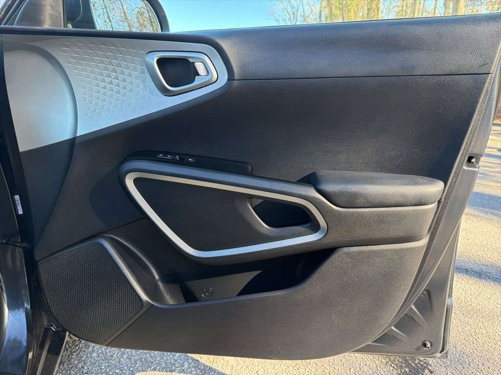 Used 2020 Kia Soul LX image 28