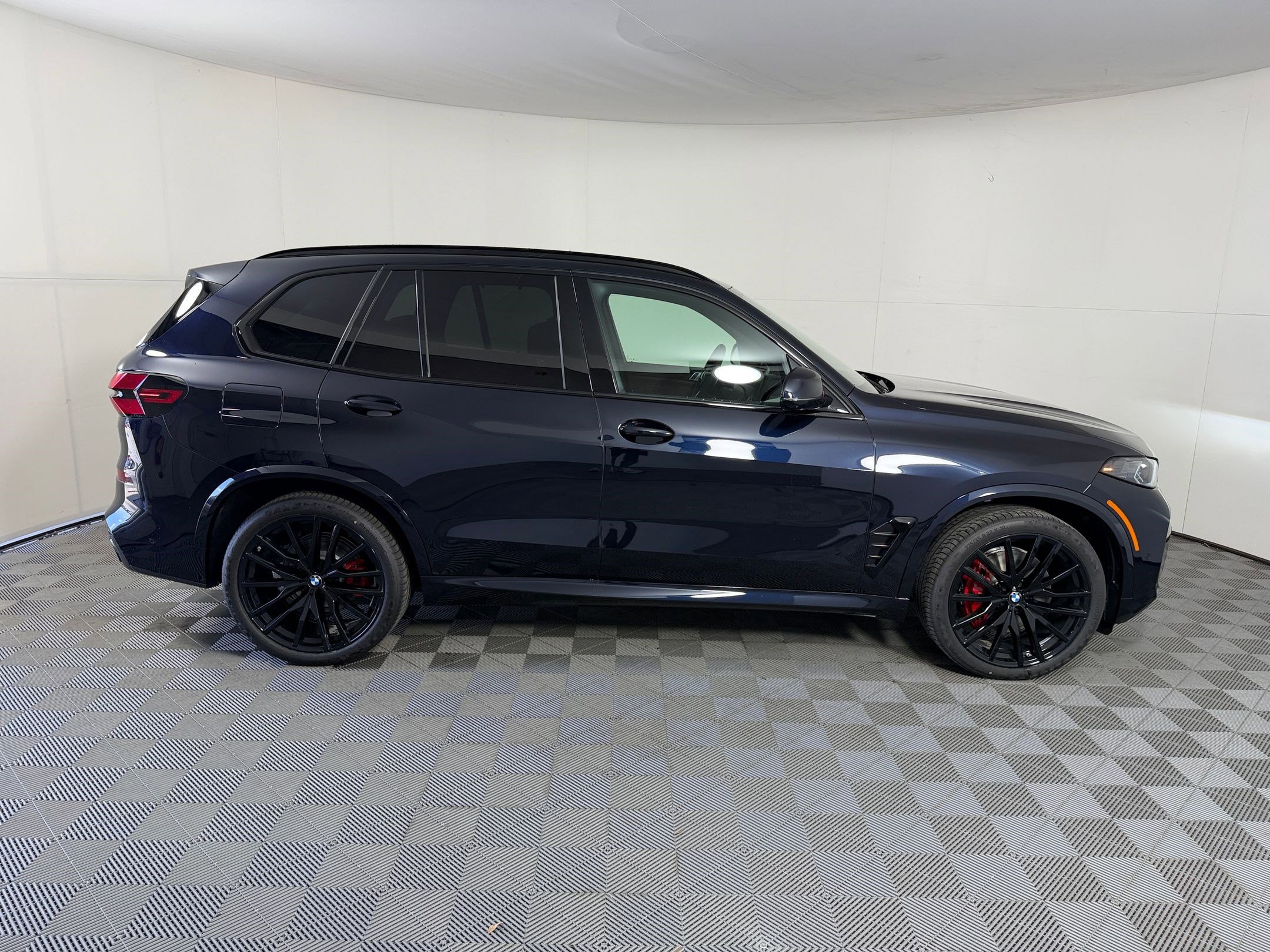 New 2026 BMW X5 xDrive40i w/ M Sport Package AWD/4WD image 8