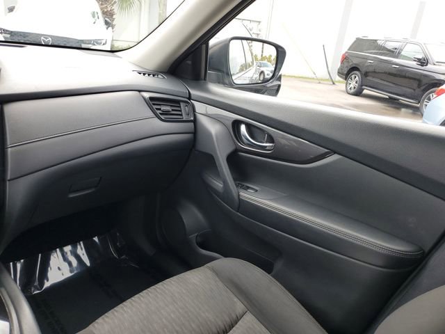 Used 2019 Nissan Rogue SV image 12