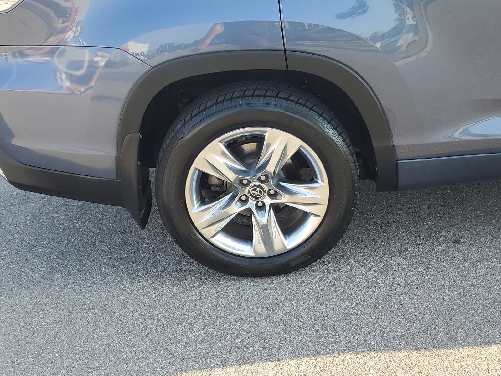 Certified 2018 Toyota Highlander Limited AWD/4WD image 5