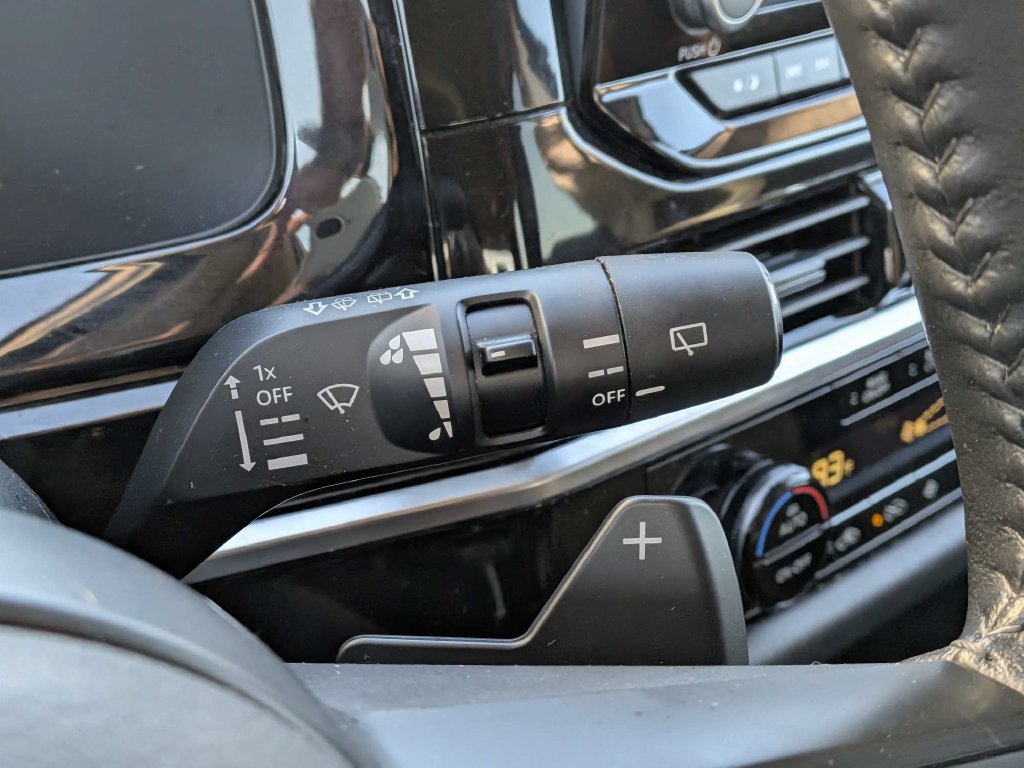 Used 2024 Nissan Pathfinder SV FWD image 24