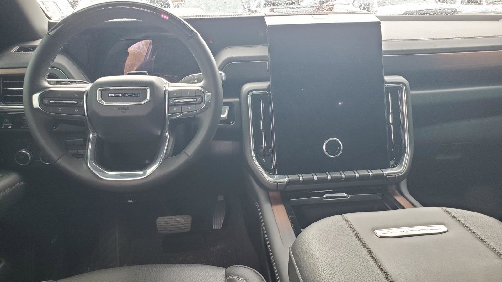 Used 2025 GMC Yukon XL Denali w/ Denali Reserve Package image 8