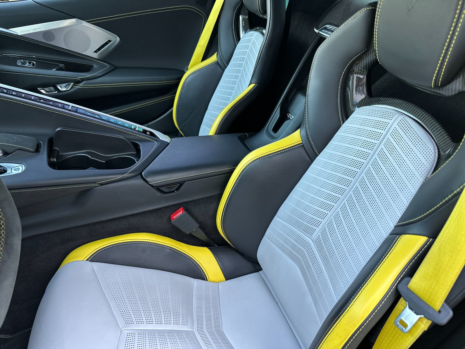 Used 2022 Chevrolet Corvette Stingray Premium Conv w/ Z51 Performance Package RWD image 12