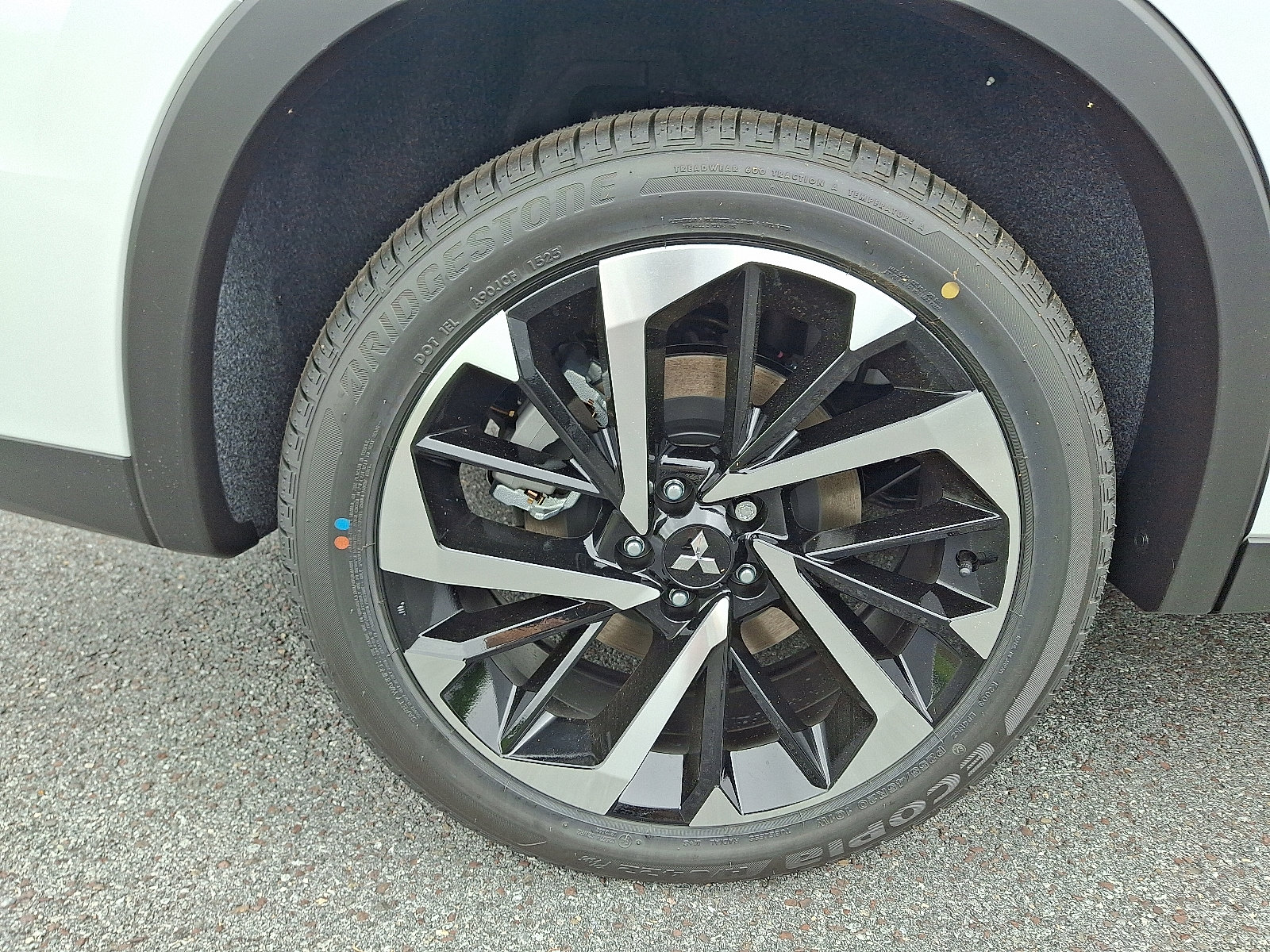 New 2025 Mitsubishi Outlander SE image 9