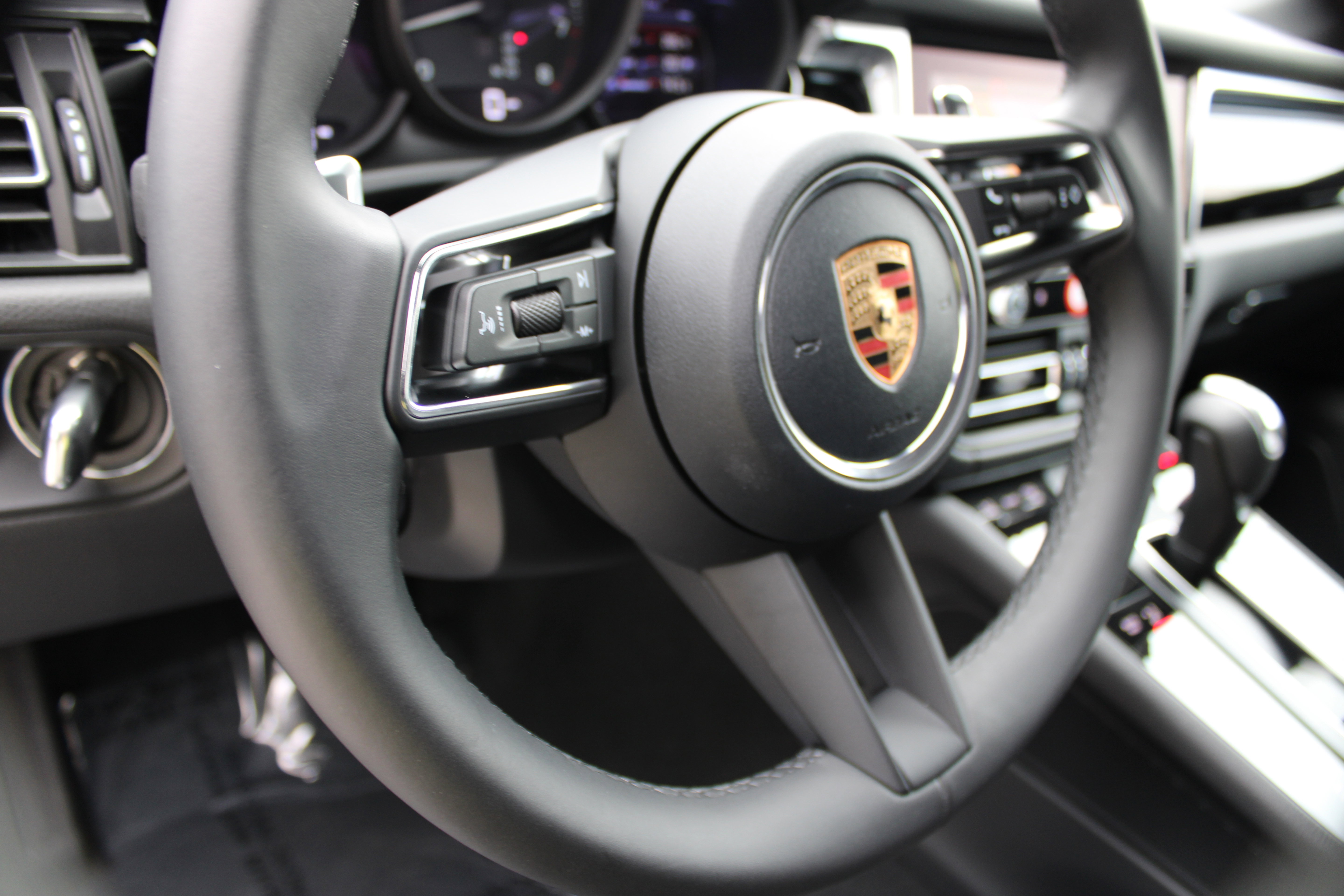 Certified 2026 Porsche Macan AWD/4WD image 20