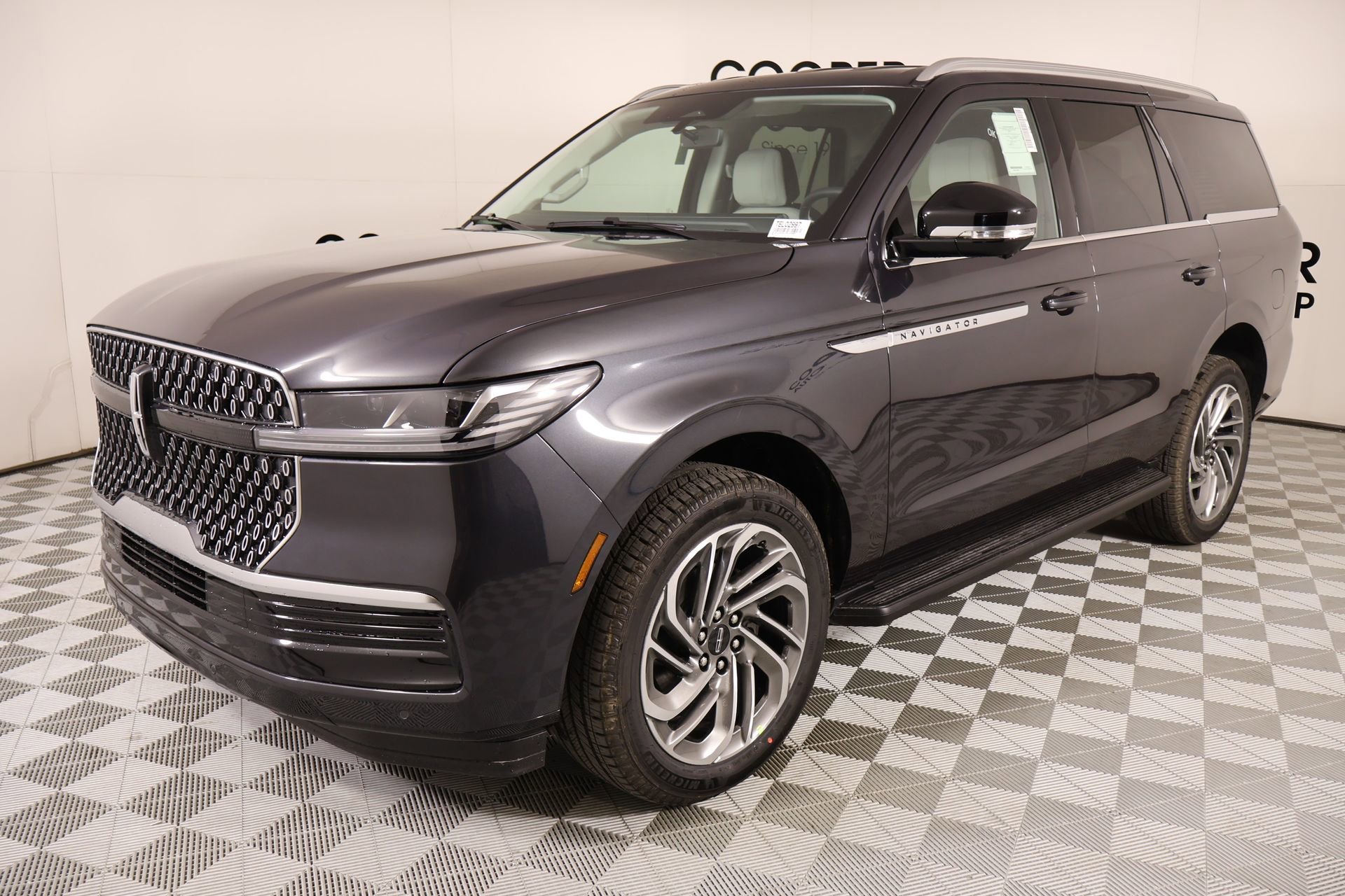 New 2026 Lincoln Navigator Premiere image 11