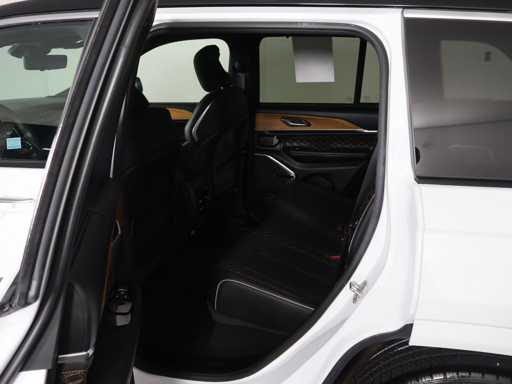 Used 2022 Jeep Grand Cherokee Summit AWD/4WD image 35