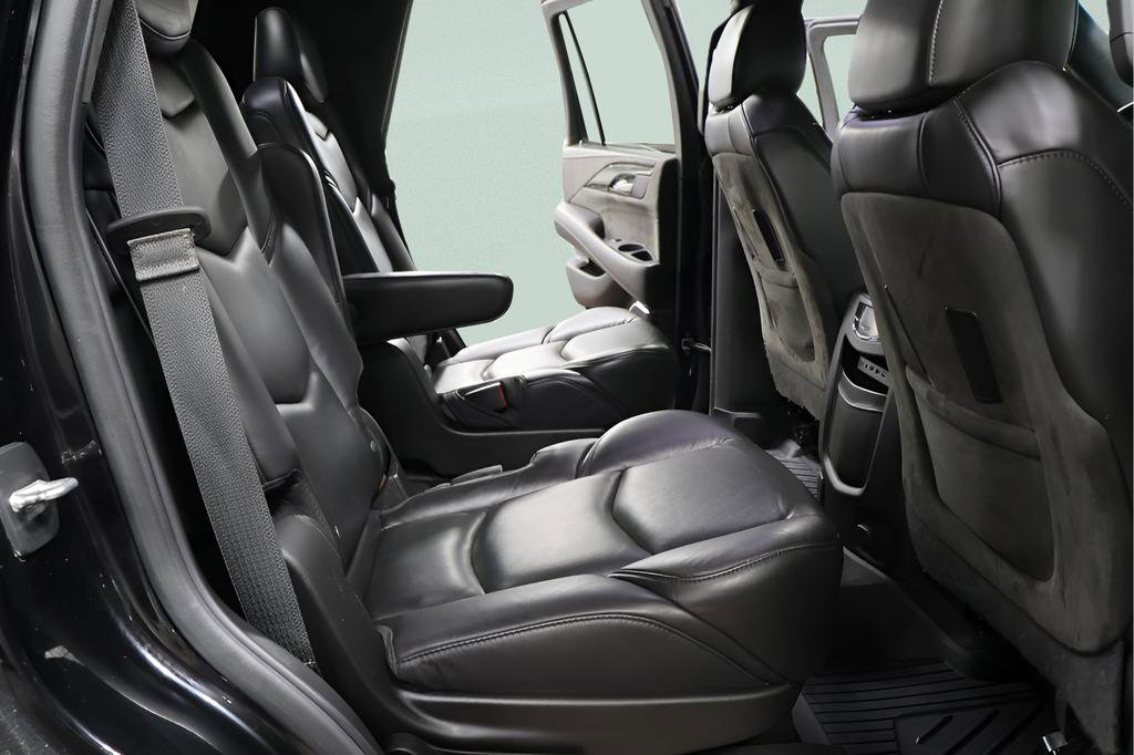 Used 2020 Cadillac Escalade Platinum image 32