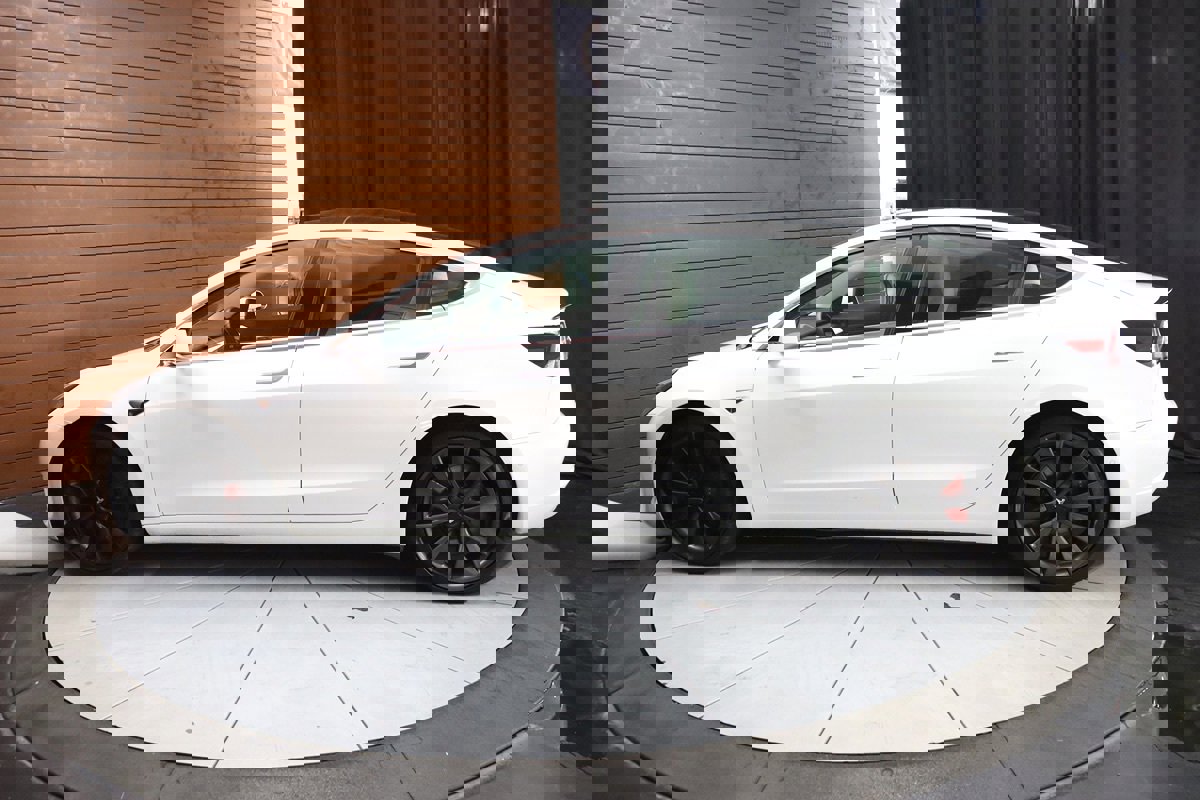 Used 2020 Tesla Model 3 Performance image 11