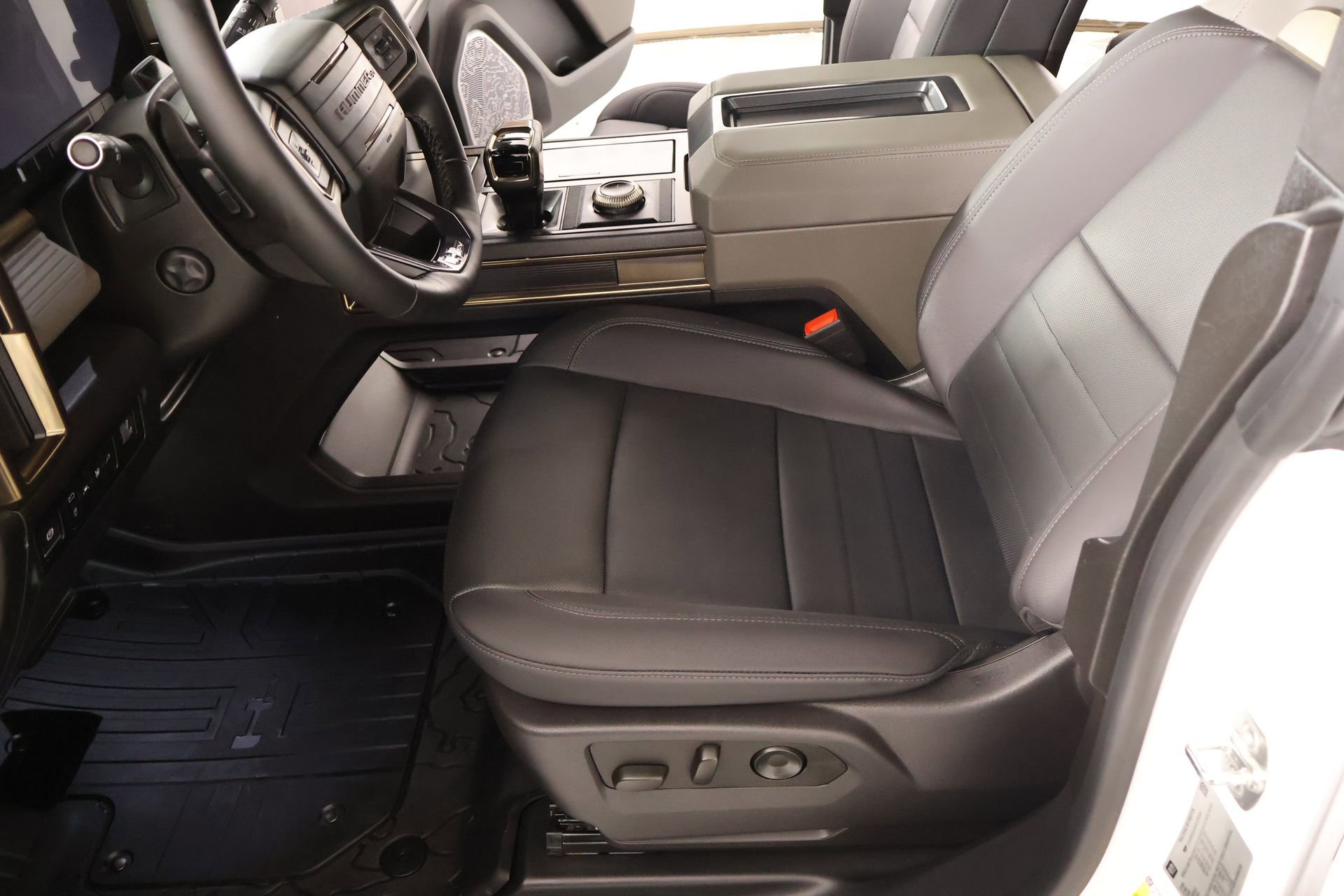 Used 2024 GMC Hummer EV 2X w/ LPO, Illumination Package image 11