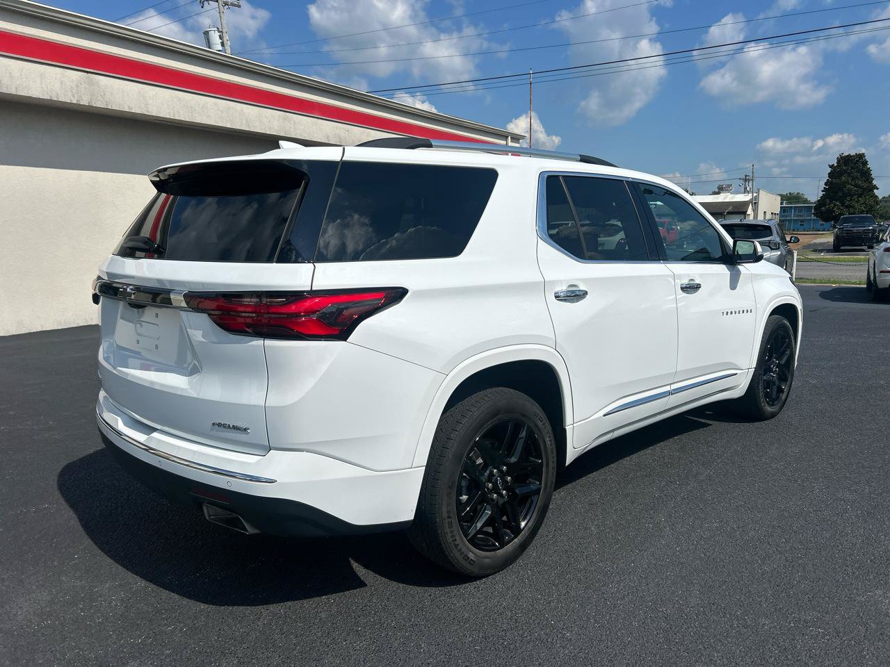 Used 2022 Chevrolet Traverse Premier w/ LPO, Floor Liner Package FWD image 5