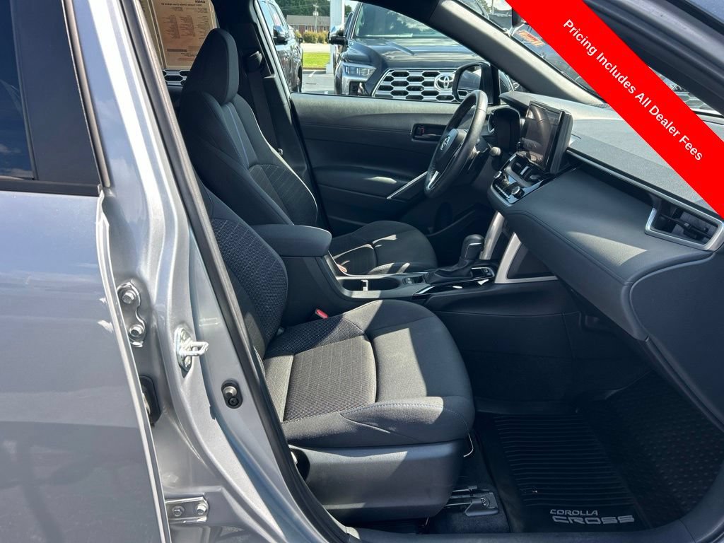 Used 2024 Toyota Corolla Cross AWD Hybrid w/ Moonroof Package image 23