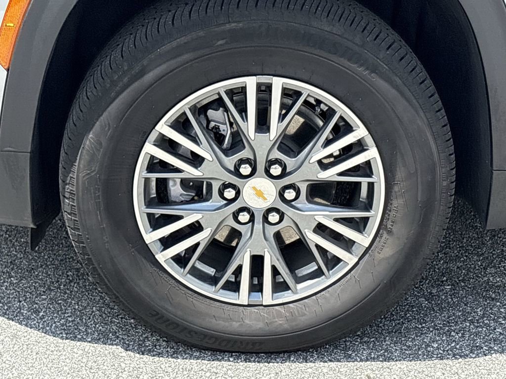 New 2025 Chevrolet Traverse LT image 32