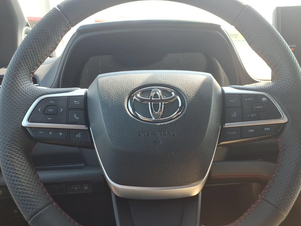 New 2026 Toyota Sienna XSE FWD image 15