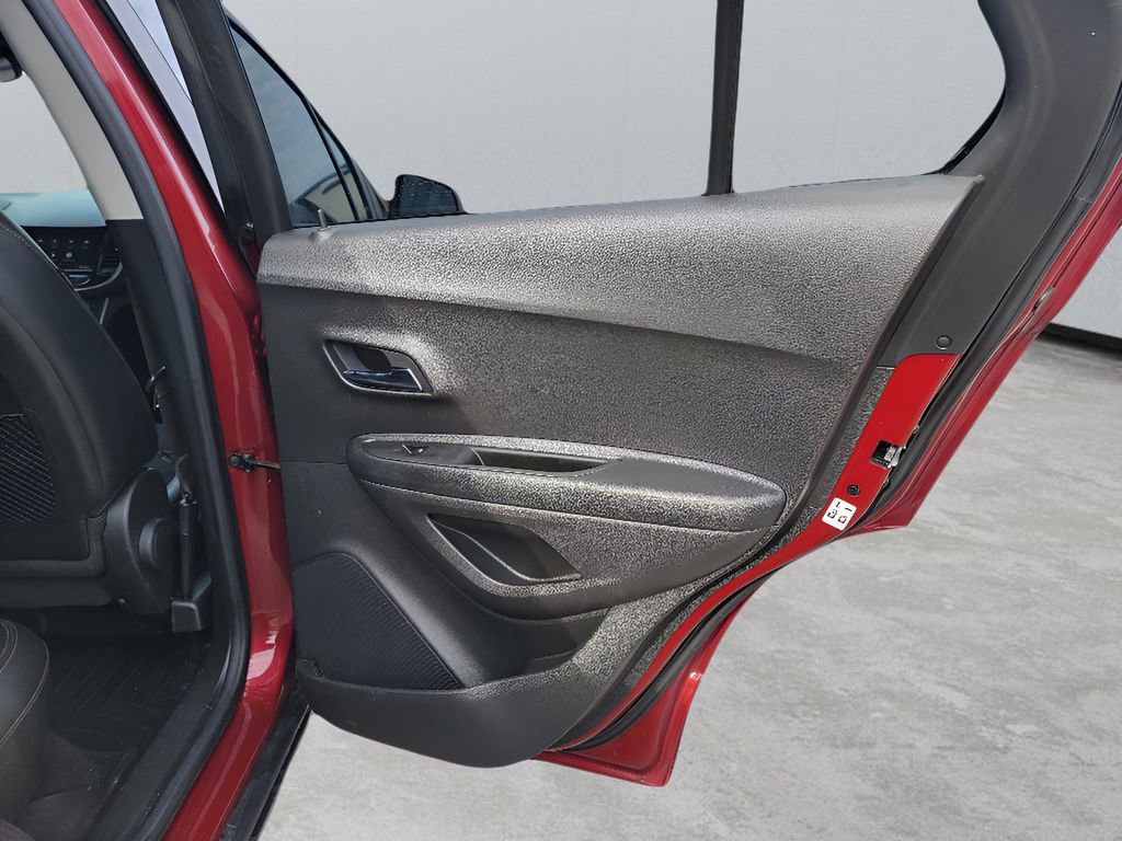 Used 2021 Chevrolet Trax LT w/ LT Convenience Package AWD/4WD image 25