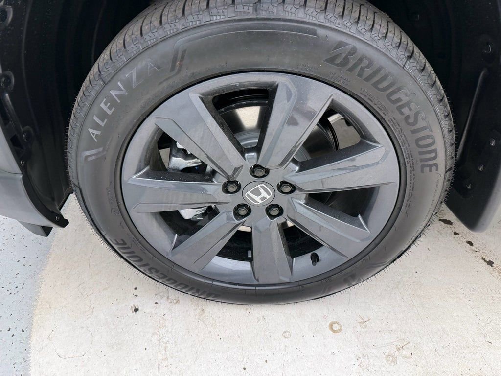 New 2026 Honda Pilot Sport image 4