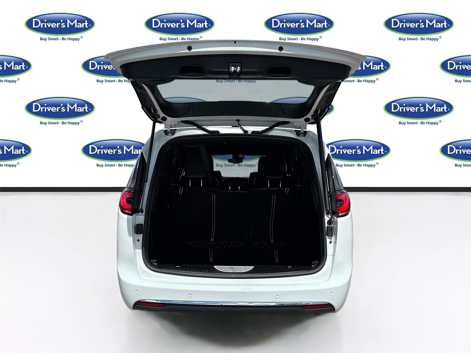 Used 2025 Chrysler Pacifica Select FWD image 24