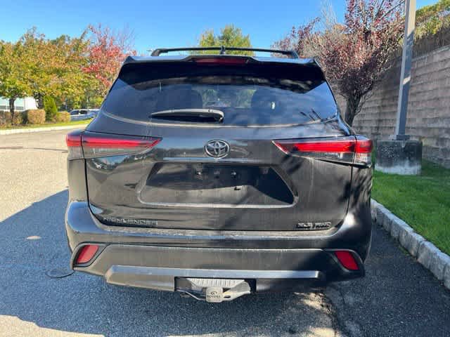 Used 2024 Toyota Highlander XLE AWD/4WD image 5